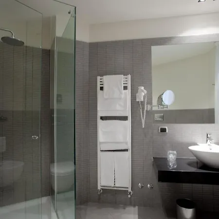 Отель Ovest 4*