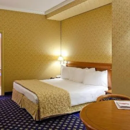 Отель Ovest 4*