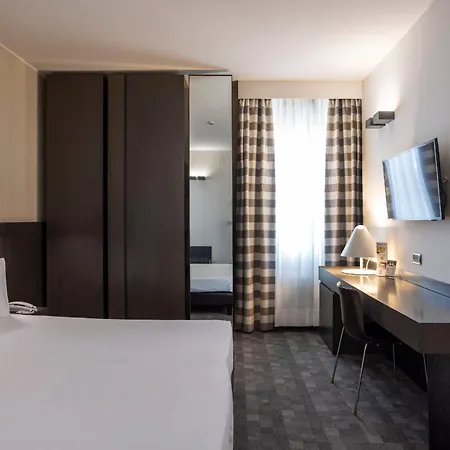 Hotel Ovest