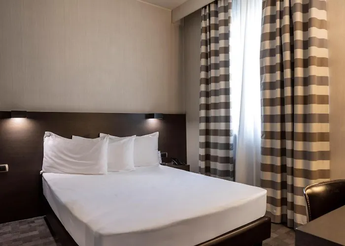 Ovest Hotell Piacenza