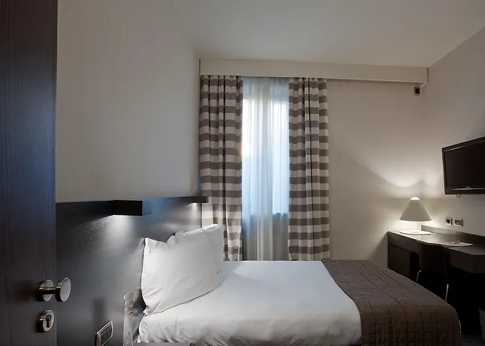 Ovest Hotell Piacenza