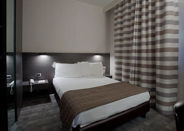 Ovest Hotell Piacenza